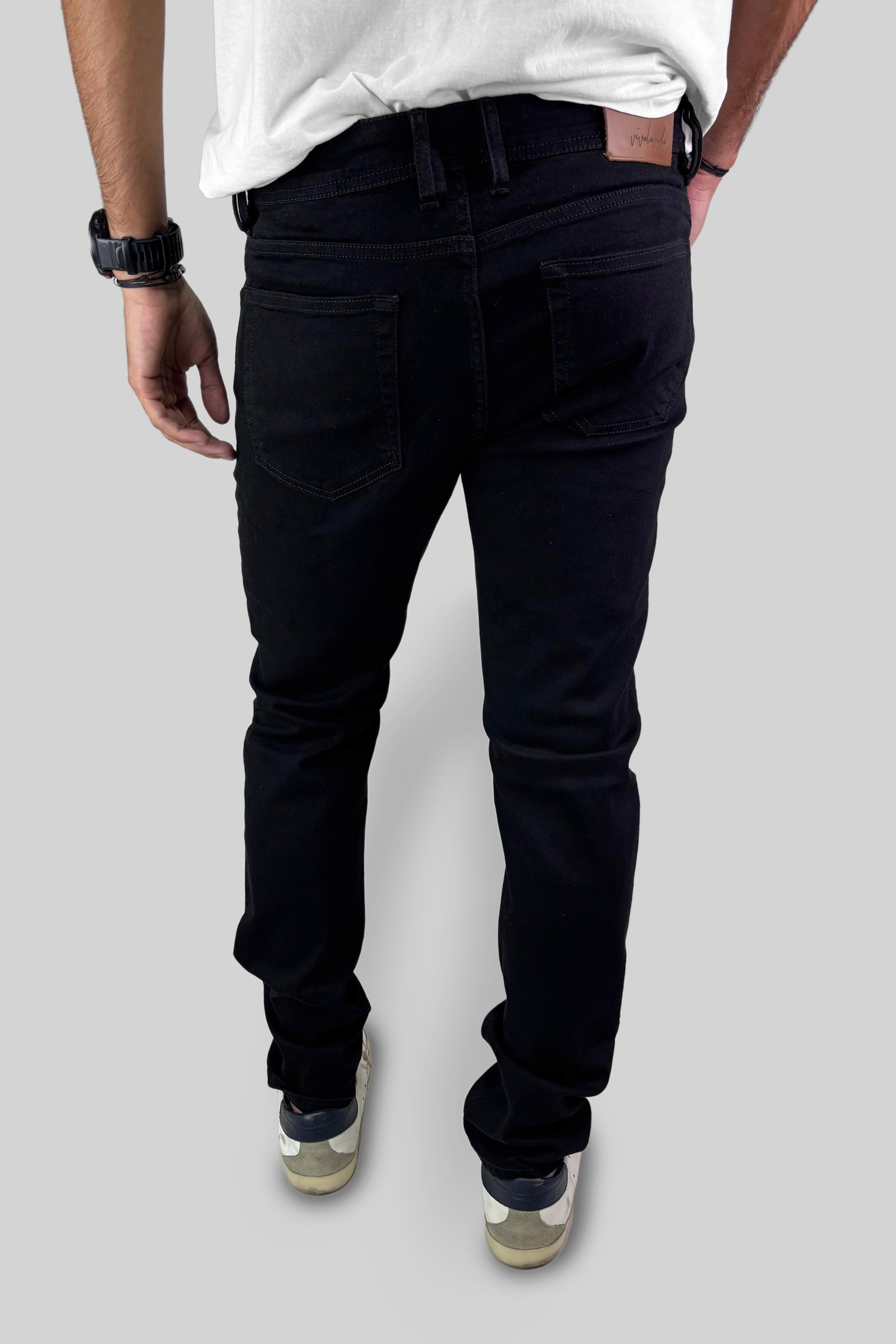 VERY BLACK DENIM JEAN
