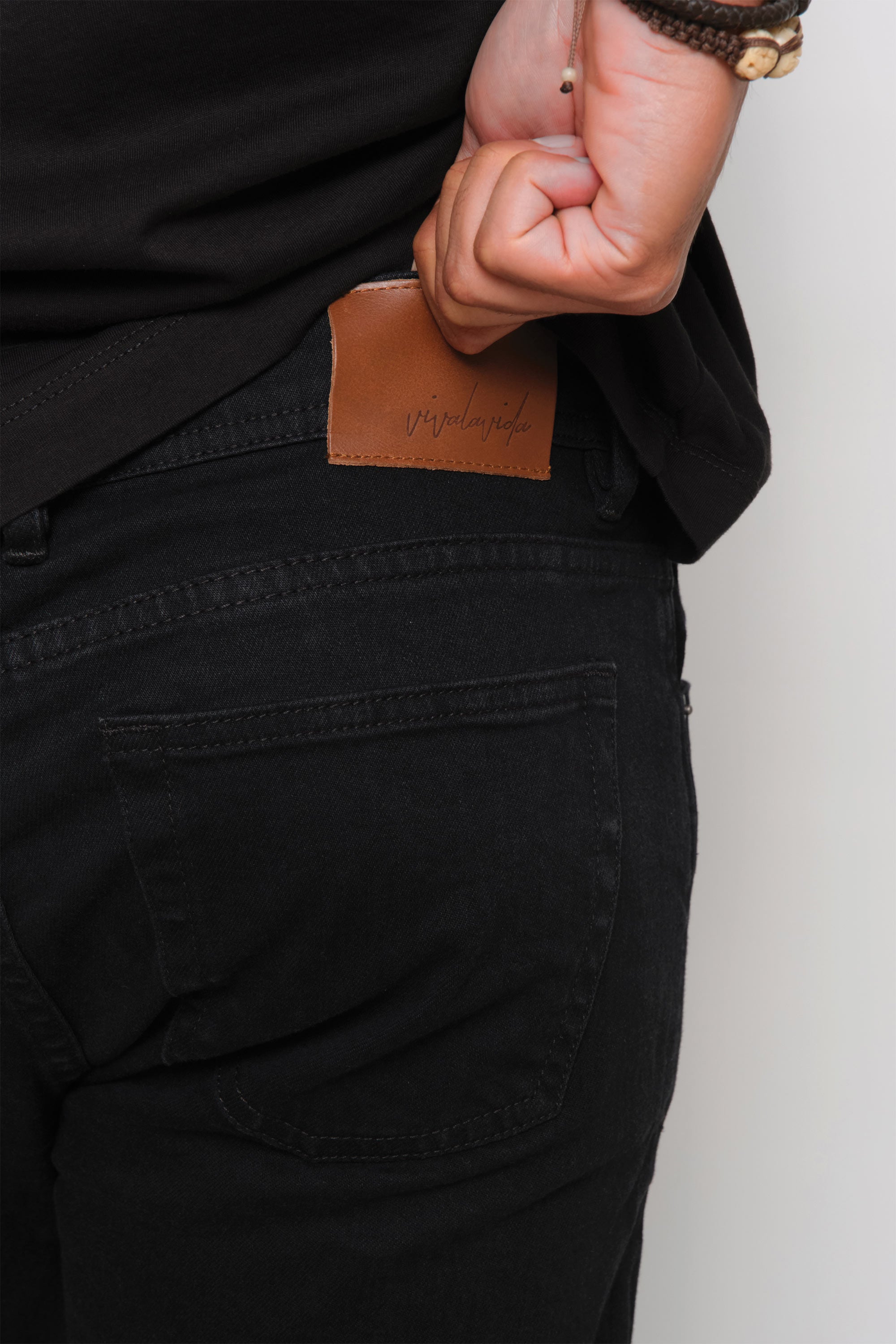 VERY BLACK DENIM JEAN